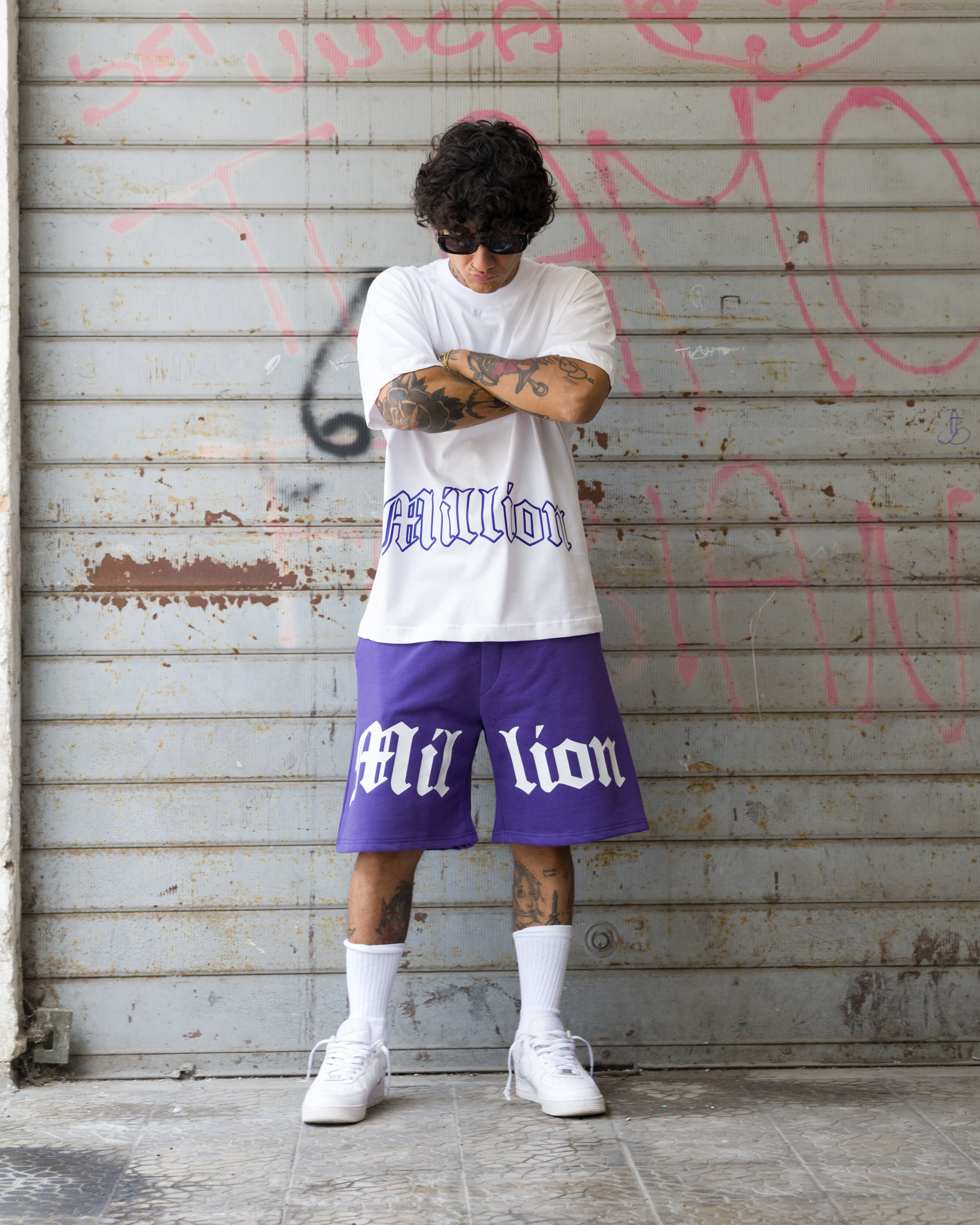 T-shirt gothique à contour violet