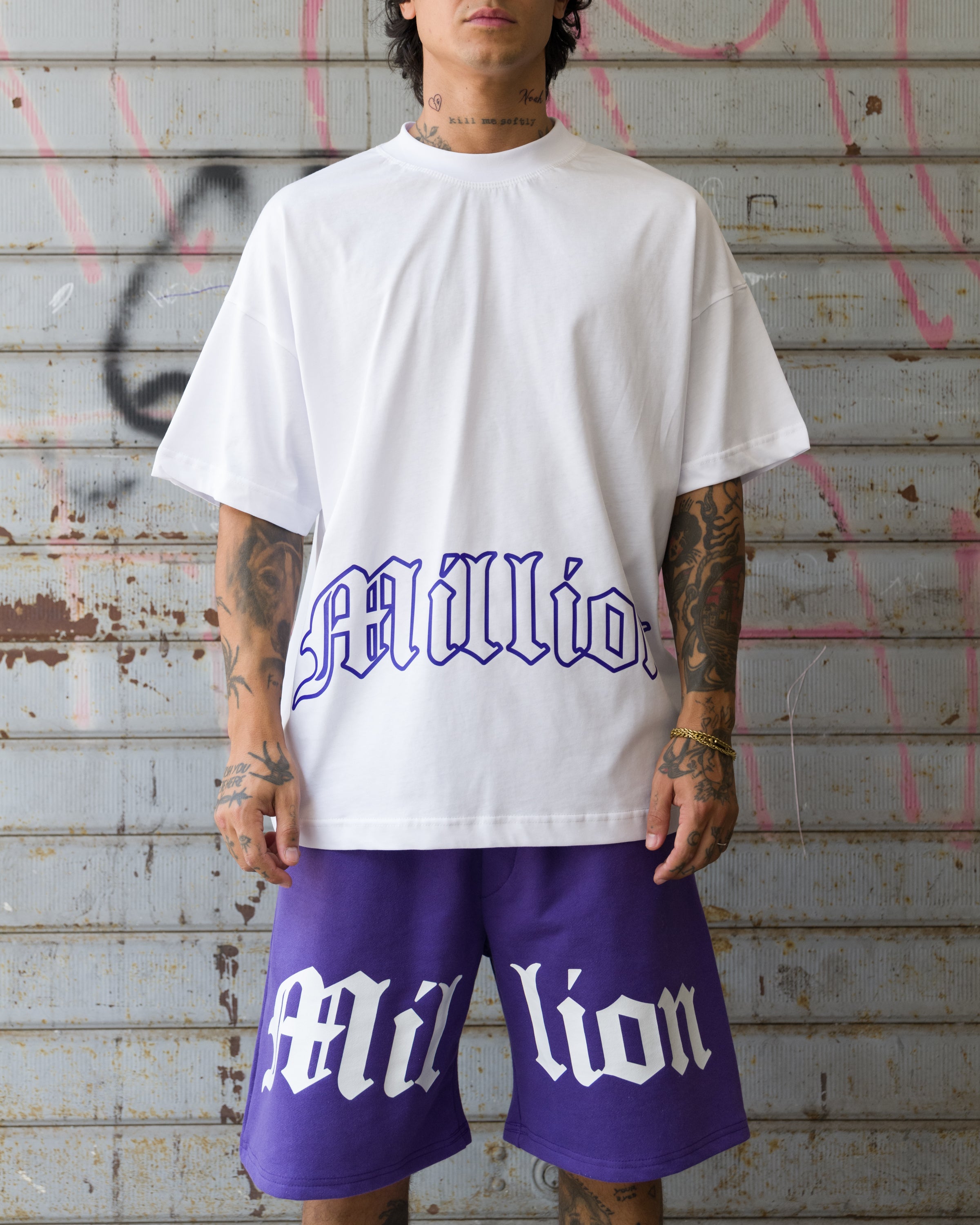 T-shirt gothique à contour violet