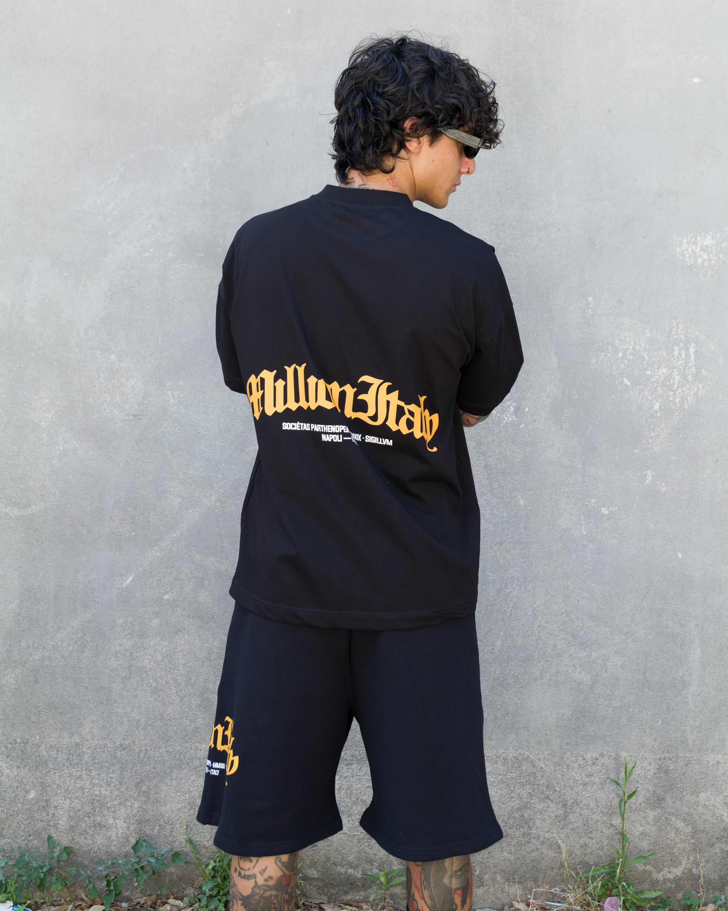 T-shirt noire Logo Arch jaune