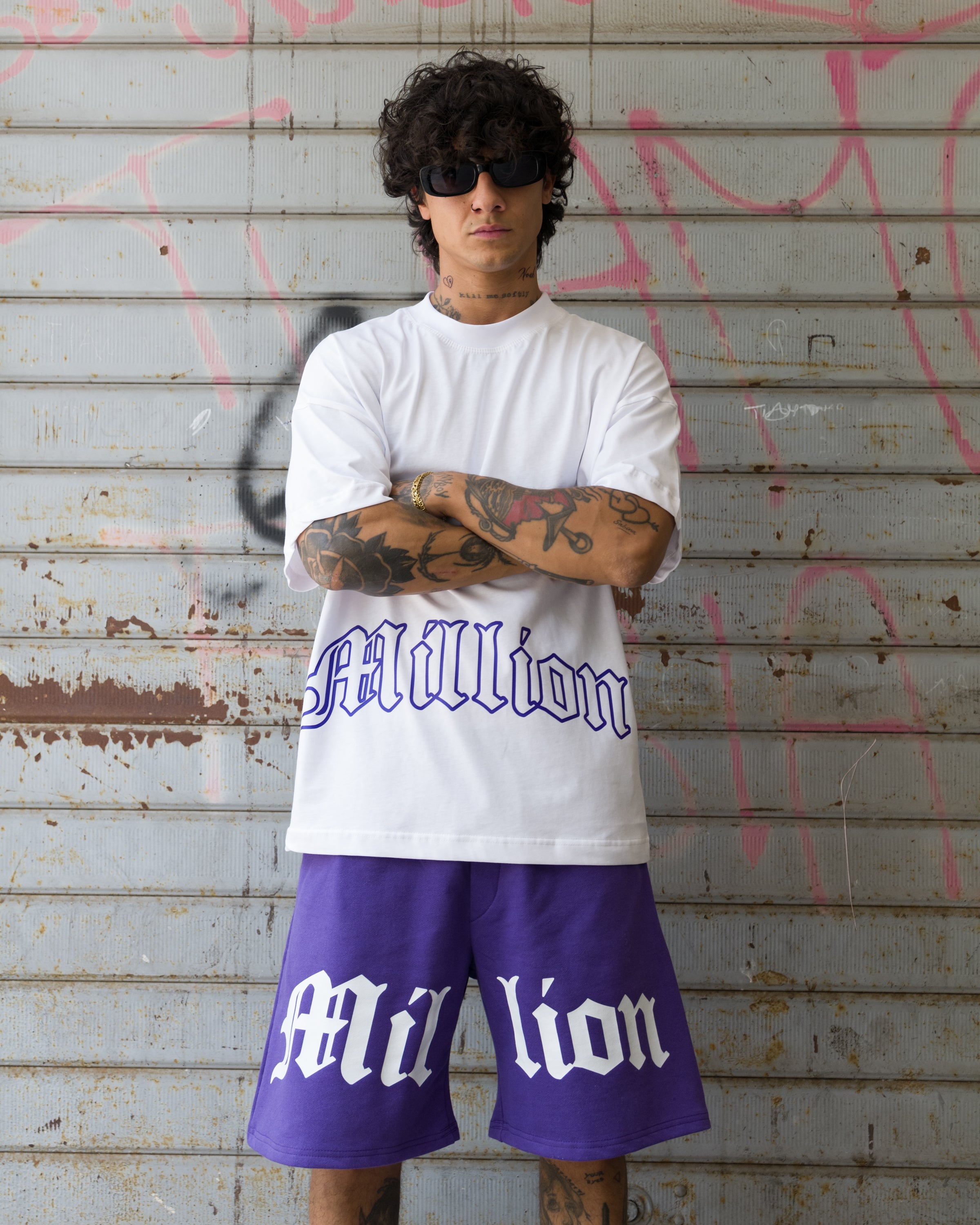 T-shirt gothique à contour violet