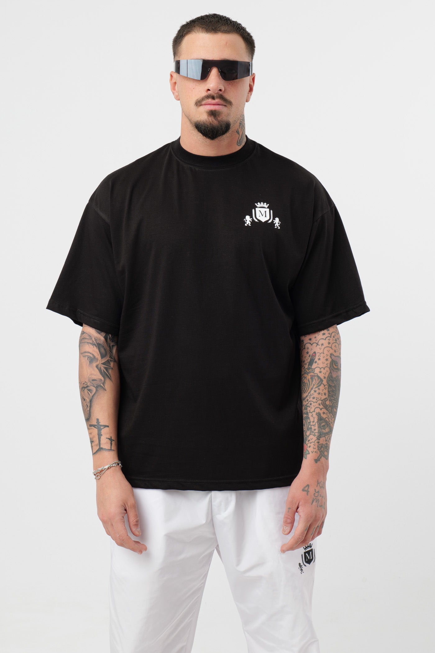 T-shirt noire avec logo noir