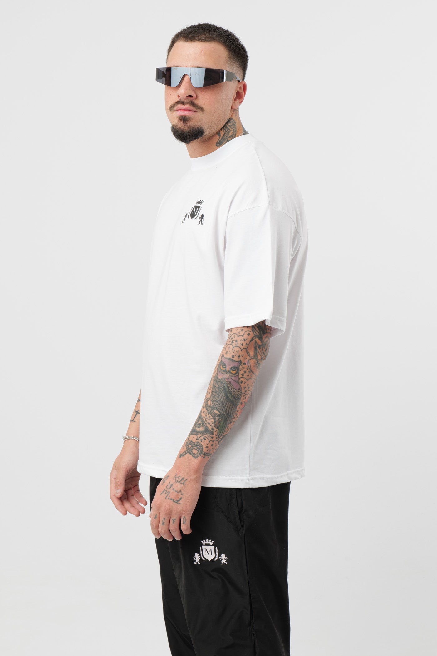 T-shirt blanche avec logo noir