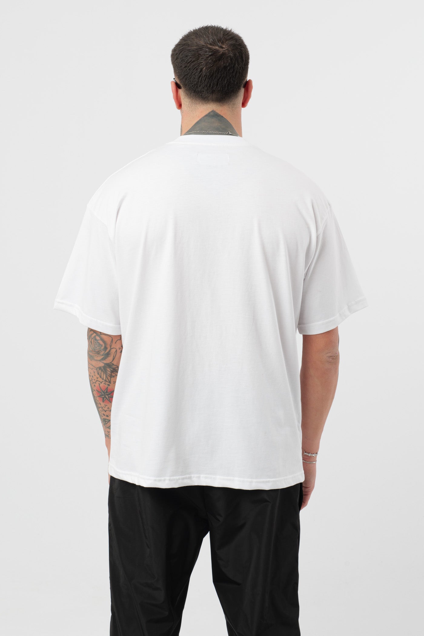 T-shirt blanche avec logo noir