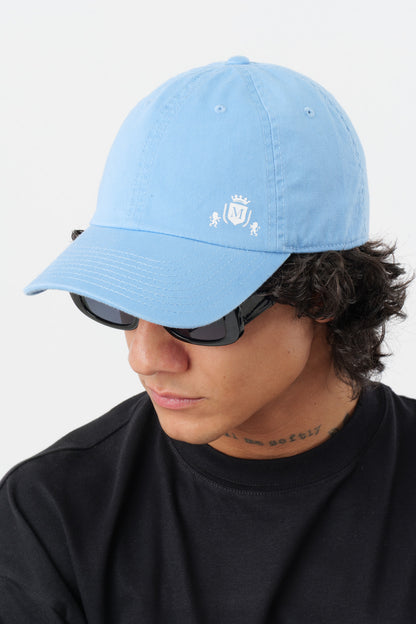 Chapeau bleu avec mini-logo blanc